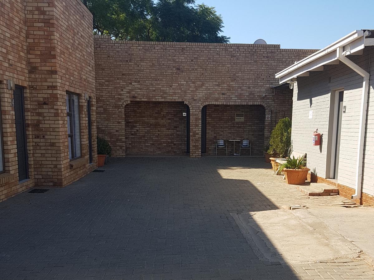 Kgosi Lodge Kimberley Buitenkant foto