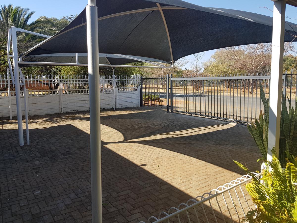 Kgosi Lodge Kimberley Buitenkant foto