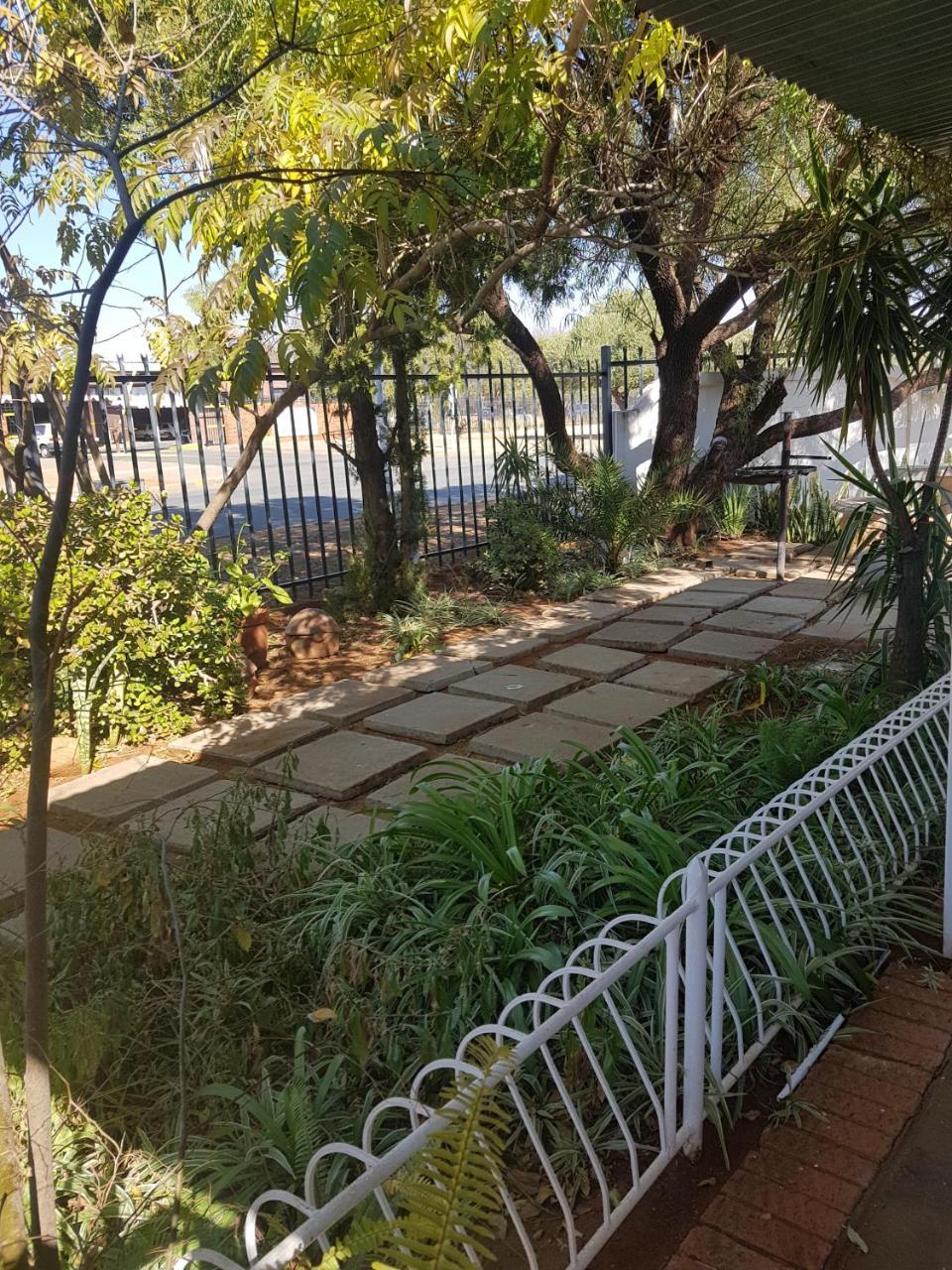 Kgosi Lodge Kimberley Buitenkant foto