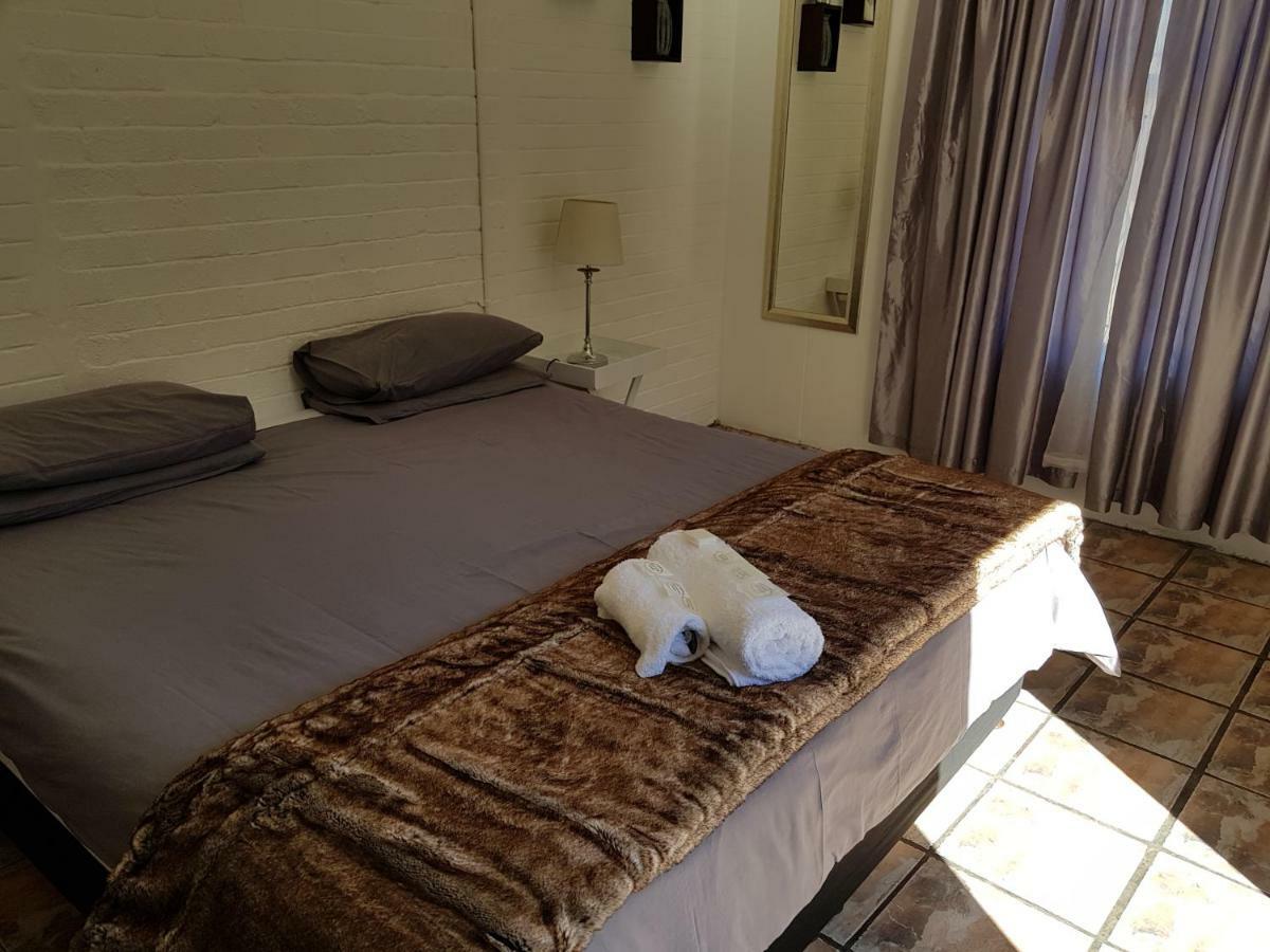 Kgosi Lodge Kimberley Buitenkant foto